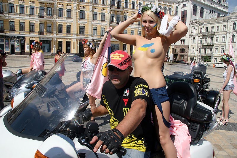 DÜNYA'NIN EN ÇIPLAK PROTESTO GRUBU FEMEN