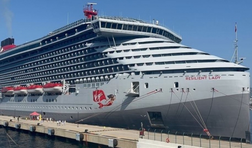 ÜNLÜ KRUVAZÖR BODRUM'A YANAŞTI