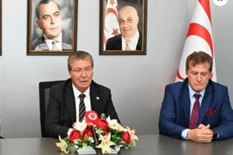 GEMİ FELAKETİ KKTC'DE HÜKÜMETİ DAĞITTI.