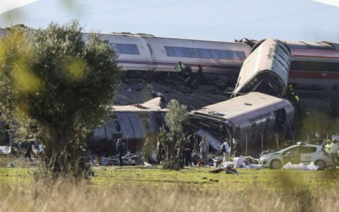 İSPANYA'DA TREN FACİASI